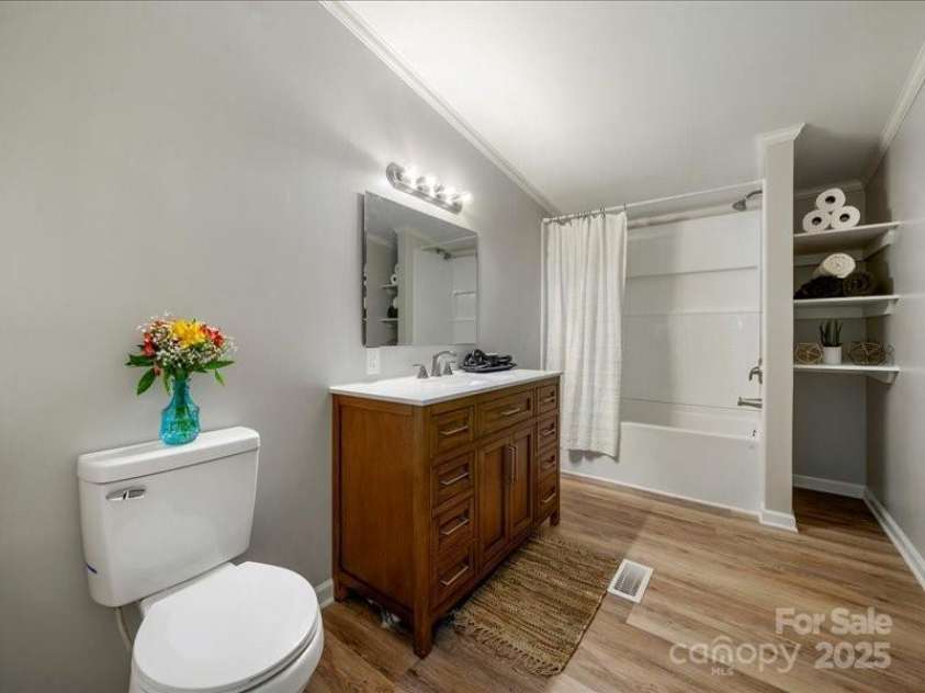 141 Hickory Creek Drive, Gastonia, NC 28052.  MLS# CAR4243072, YatesRealty ID 21489. Master bathroom