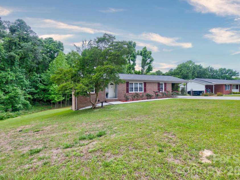 156 Blackmon Circle, Kershaw, SC 29067.  MLS# CAR4377102, YatesRealty ID 21490. 