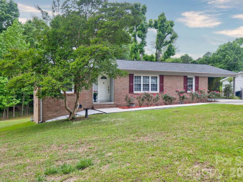 156 Blackmon Circle, Kershaw, SC 29067.  MLS# CAR4377102, YatesRealty ID 21490. 