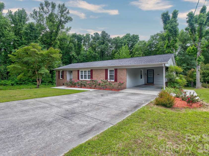 156 Blackmon Circle, Kershaw, SC 29067.  MLS# CAR4377102, YatesRealty ID 21490. 