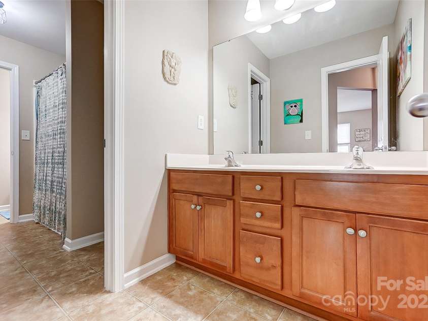 13610 Aldenbrook Drive, Huntersville, NC 28078.  MLS# CAR4246545, YatesRealty ID 21491. Bathroom 2