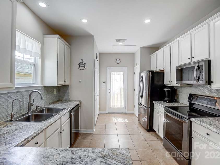 13610 Aldenbrook Drive, Huntersville, NC 28078.  MLS# CAR4246545, YatesRealty ID 21491. Kitchen