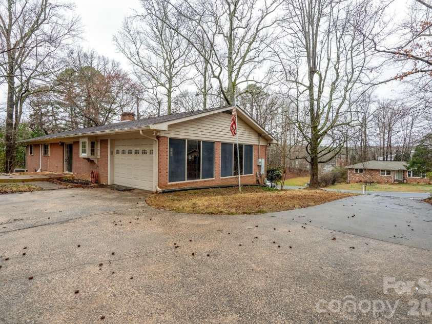 2808 Murdock Lane, Albemarle, NC 28001.  MLS# CAR4311465, YatesRealty ID 21491. 