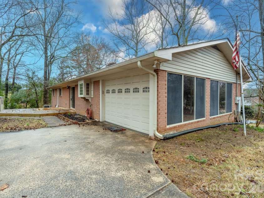 2808 Murdock Lane, Albemarle, NC 28001.  MLS# CAR4311465, YatesRealty ID 21491. 