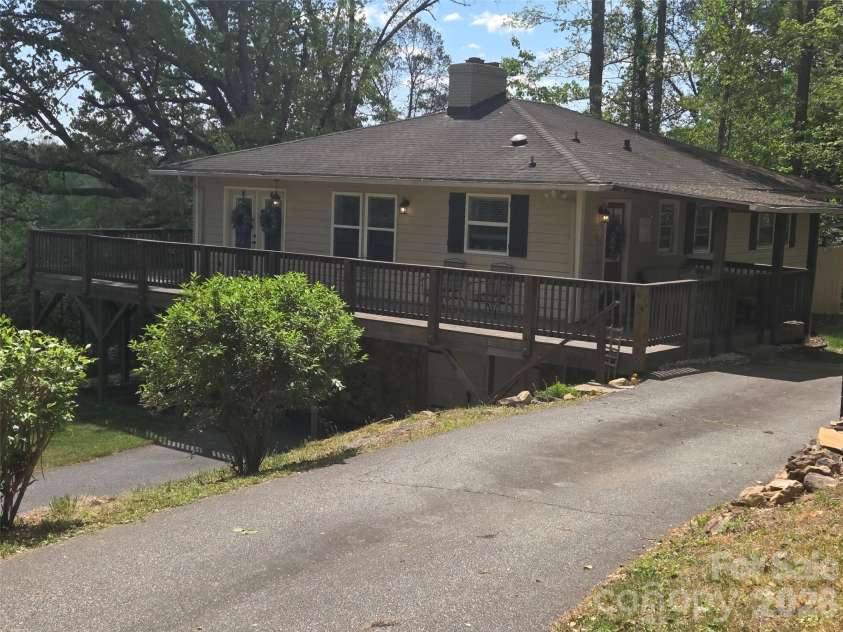 502 Long Shoals Road, Arden, NC 28704.  MLS# CAR4372104, YatesRealty ID 21492. 