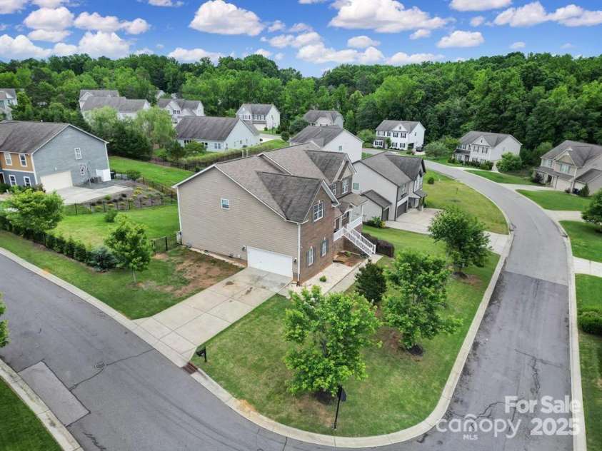 9029 Woodview Court, Fort Mill, SC 29707.  MLS# CAR4303273, YatesRealty ID 21492. Main-Level Half Bath