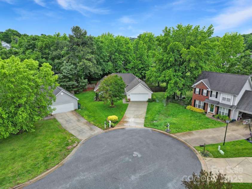 5009 Ravens Court, Matthews, NC 28104.  MLS# CAR4254526, YatesRealty ID 21493. 