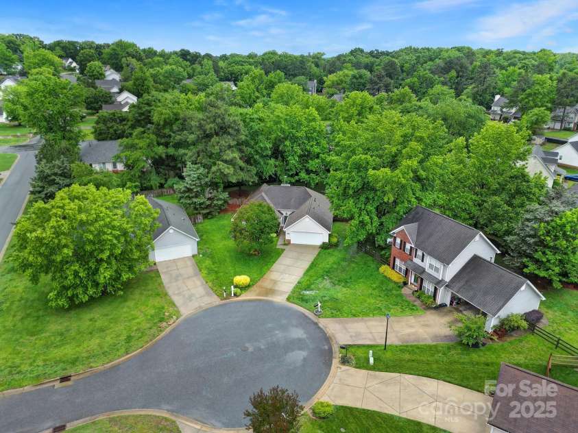 5009 Ravens Court, Matthews, NC 28104.  MLS# CAR4254526, YatesRealty ID 21493. 