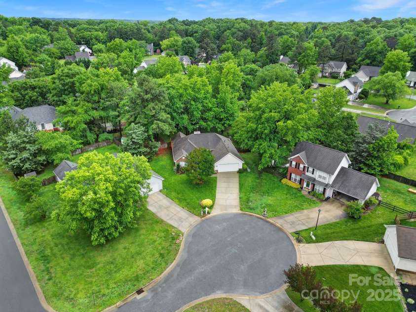 5009 Ravens Court, Matthews, NC 28104.  MLS# CAR4254526, YatesRealty ID 21493. 