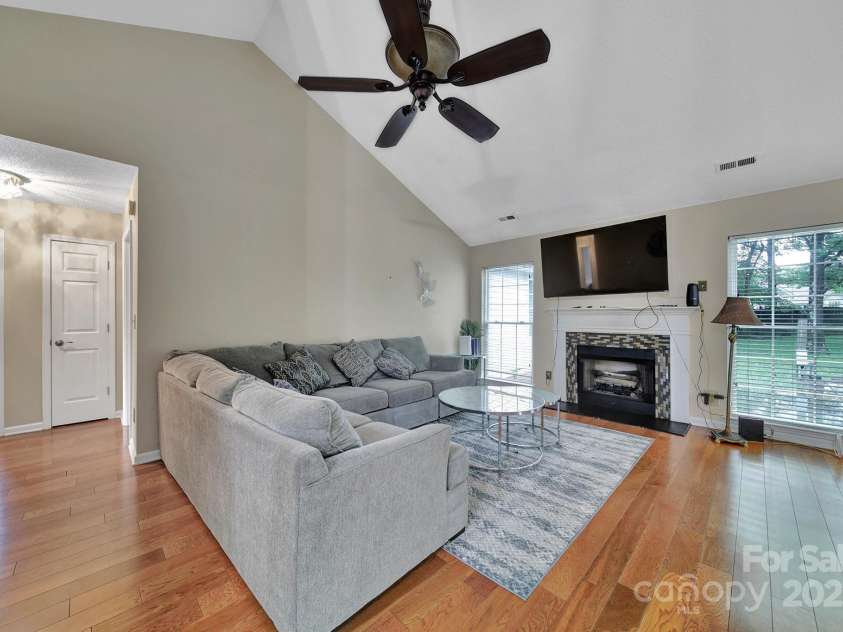 5009 Ravens Court, Matthews, NC 28104.  MLS# CAR4254526, YatesRealty ID 21493. 