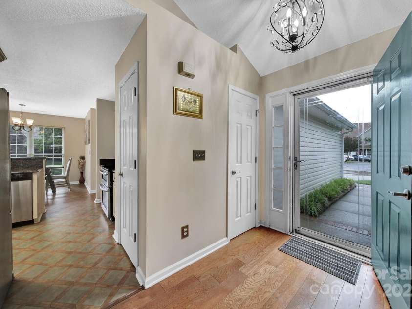 5009 Ravens Court, Matthews, NC 28104.  MLS# CAR4254526, YatesRealty ID 21493. 