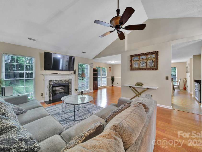 5009 Ravens Court, Matthews, NC 28104.  MLS# CAR4254526, YatesRealty ID 21493. 