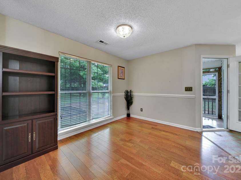 5009 Ravens Court, Matthews, NC 28104.  MLS# CAR4254526, YatesRealty ID 21493. 