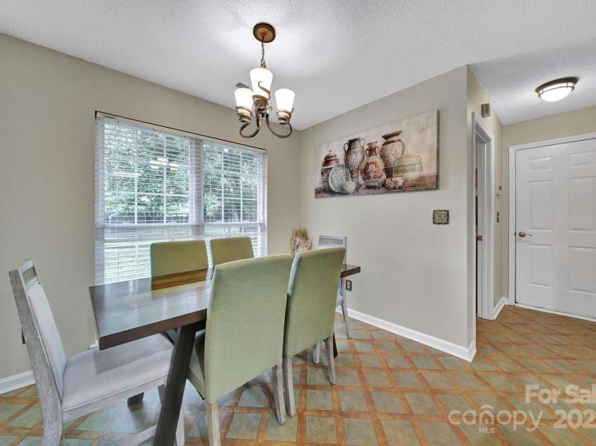 5009 Ravens Court, Matthews, NC 28104.  MLS# CAR4254526, YatesRealty ID 21493. 