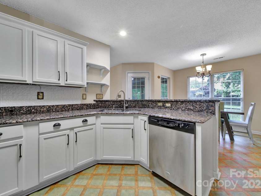 5009 Ravens Court, Matthews, NC 28104.  MLS# CAR4254526, YatesRealty ID 21493. 