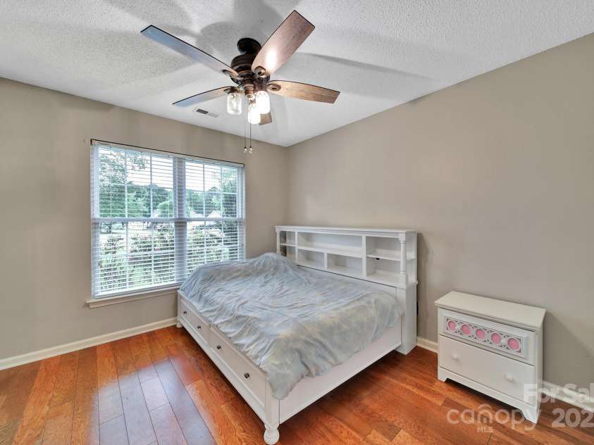 5009 Ravens Court, Matthews, NC 28104.  MLS# CAR4254526, YatesRealty ID 21493. 