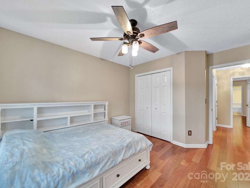 5009 Ravens Court, Matthews, NC 28104.  MLS# CAR4254526, YatesRealty ID 21493. 