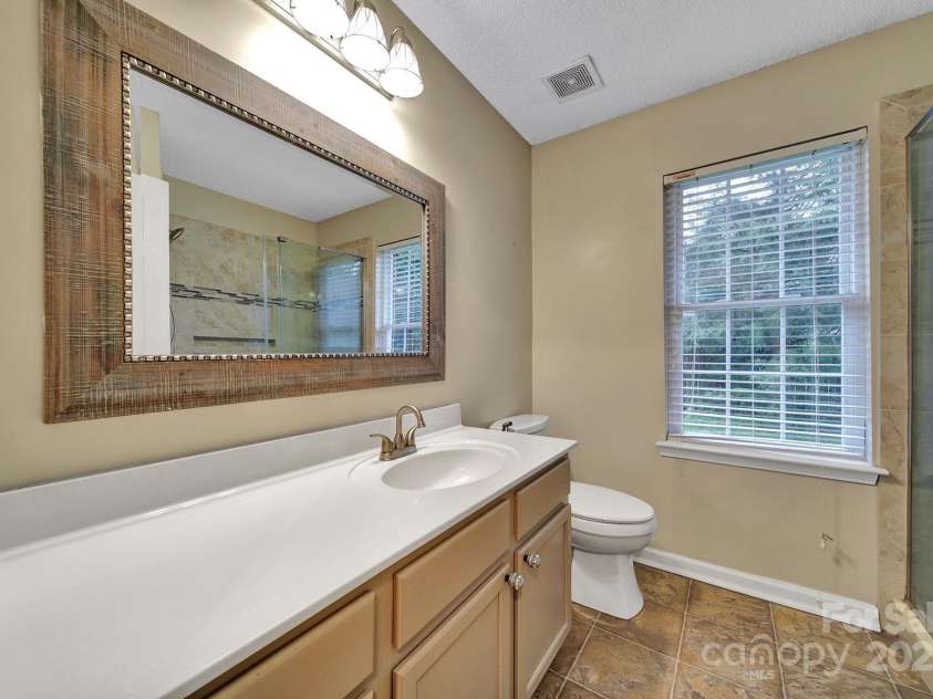 5009 Ravens Court, Matthews, NC 28104.  MLS# CAR4254526, YatesRealty ID 21493. 