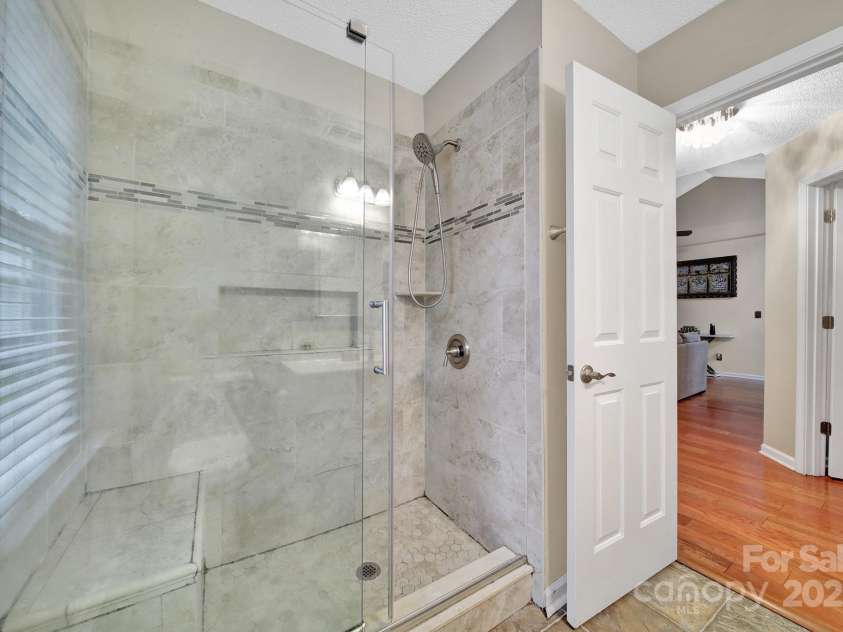 5009 Ravens Court, Matthews, NC 28104.  MLS# CAR4254526, YatesRealty ID 21493. 