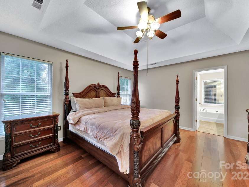 5009 Ravens Court, Matthews, NC 28104.  MLS# CAR4254526, YatesRealty ID 21493. 