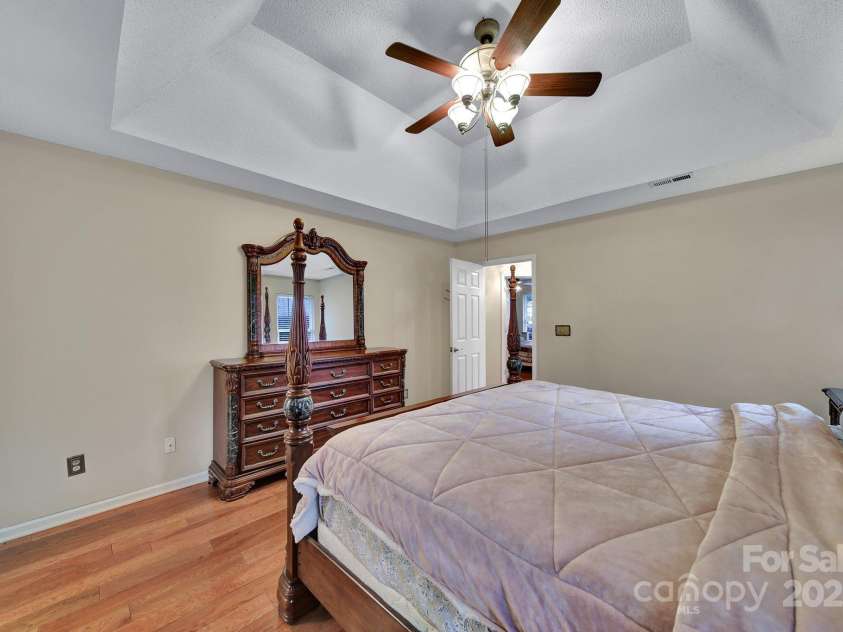 5009 Ravens Court, Matthews, NC 28104.  MLS# CAR4254526, YatesRealty ID 21493. 