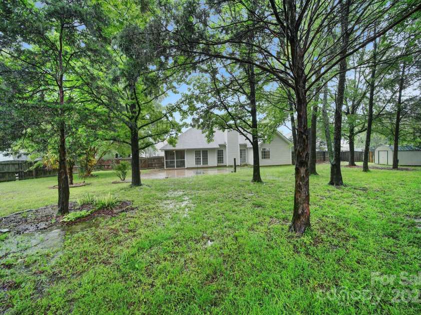 5009 Ravens Court, Matthews, NC 28104.  MLS# CAR4254526, YatesRealty ID 21493. 