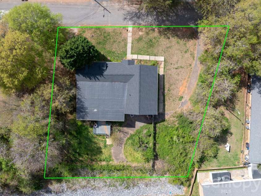 1604 4th Street, Hickory, NC 28601.  MLS# CAR4366850, YatesRealty ID 21495. 