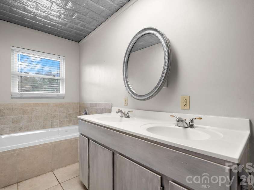 1604 4th Street, Hickory, NC 28601.  MLS# CAR4366850, YatesRealty ID 21495. 