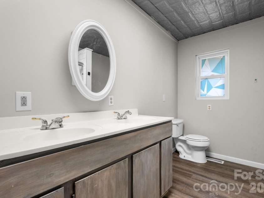 1604 4th Street, Hickory, NC 28601.  MLS# CAR4366850, YatesRealty ID 21495. 