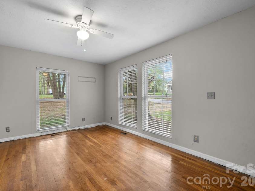 1604 4th Street, Hickory, NC 28601.  MLS# CAR4366850, YatesRealty ID 21495. 