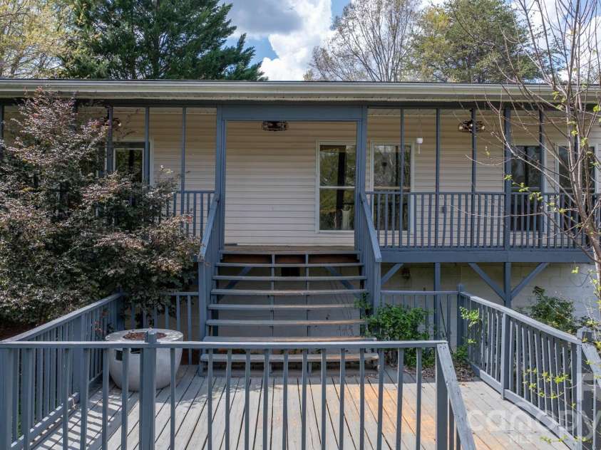 1604 4th Street, Hickory, NC 28601.  MLS# CAR4366850, YatesRealty ID 21495. 