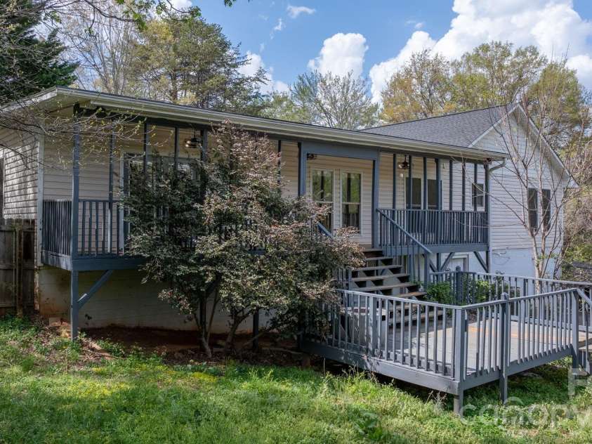 1604 4th Street, Hickory, NC 28601.  MLS# CAR4366850, YatesRealty ID 21495. 