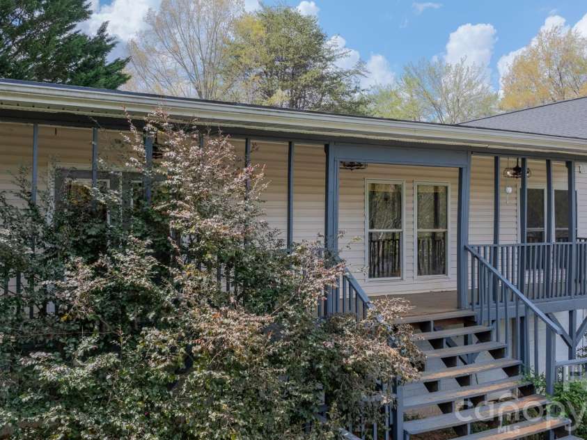 1604 4th Street, Hickory, NC 28601.  MLS# CAR4366850, YatesRealty ID 21495. 