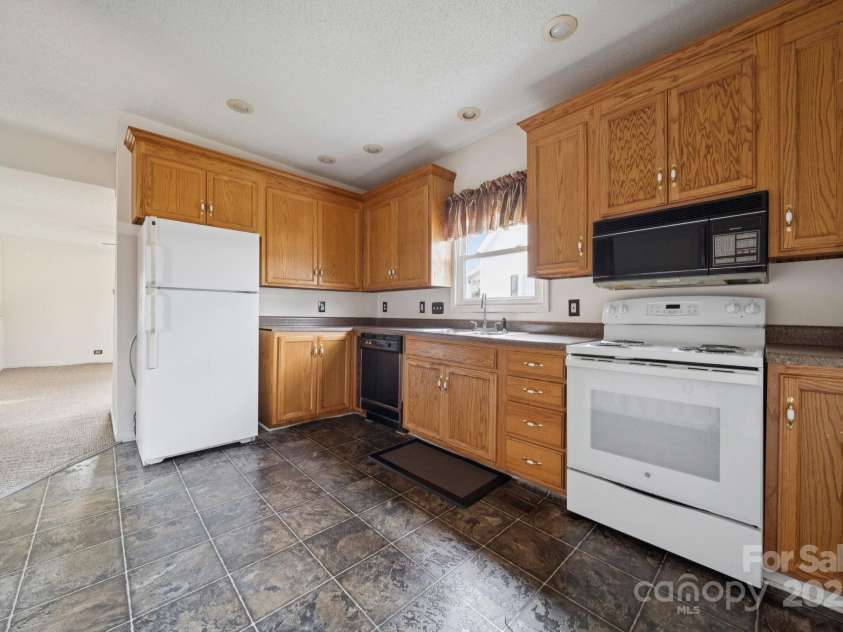 411 Central Avenue, Landis, NC 28088.  MLS# CAR4273594, YatesRealty ID 21497. Kitchen w/ Updated Cabinets