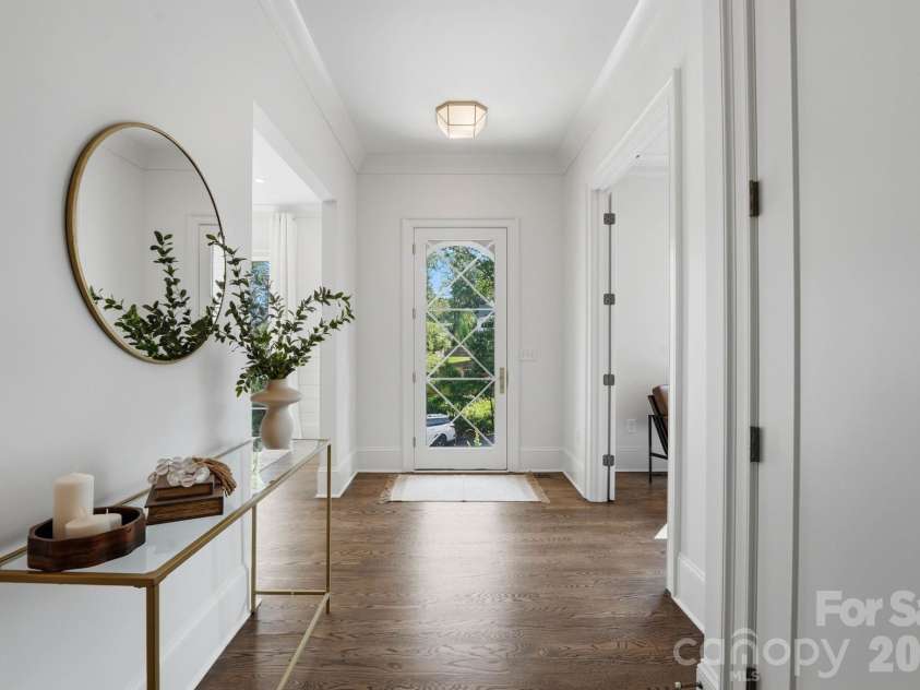444 Hunter Lane, Charlotte, NC 28211.  MLS# CAR4405254, YatesRealty ID 21498. Foyer.