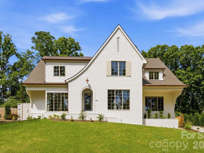 444 Hunter Lane, Charlotte, NC 28211.  MLS# CAR4405254, YatesRealty ID 21498. Front daytime view.