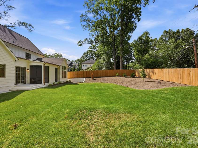 444 Hunter Lane, Charlotte, NC 28211.  MLS# CAR4405254, YatesRealty ID 21498. Fully-fenced backyard.