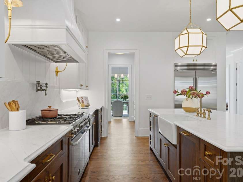 444 Hunter Lane, Charlotte, NC 28211.  MLS# CAR4405254, YatesRealty ID 21498. Kitchen (main-level).