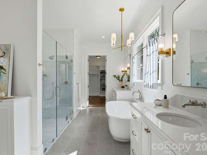 444 Hunter Lane, Charlotte, NC 28211.  MLS# CAR4405254, YatesRealty ID 21498. Primary bathroom (main-level).