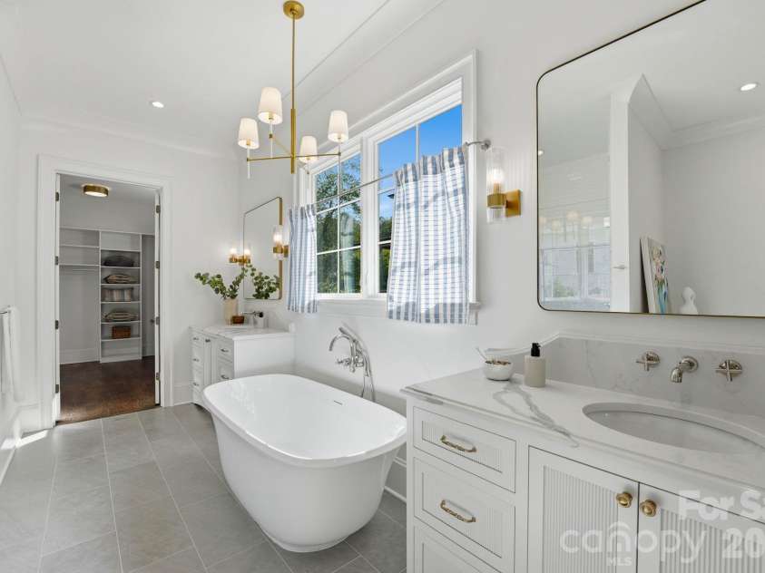 444 Hunter Lane, Charlotte, NC 28211.  MLS# CAR4405254, YatesRealty ID 21498. Primary bathroom (main-level).