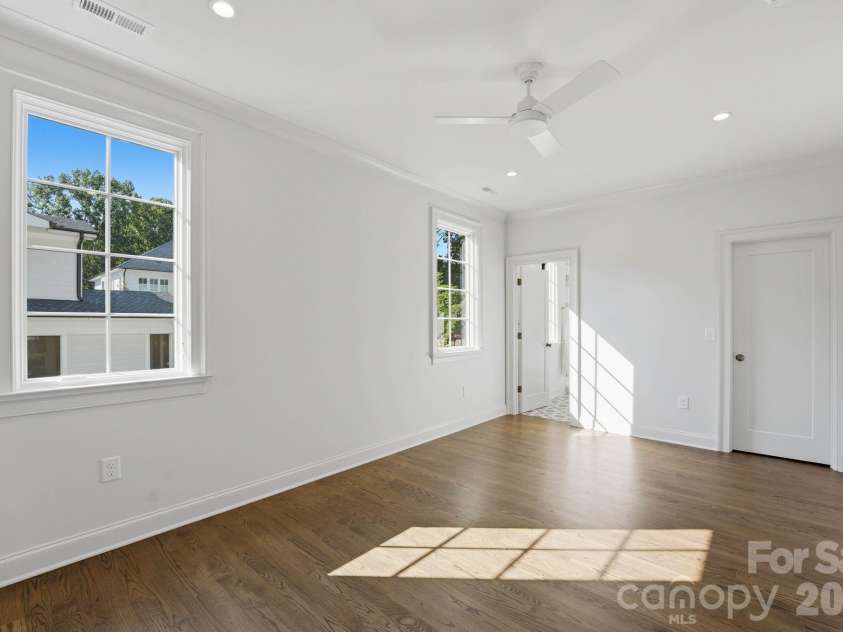 444 Hunter Lane, Charlotte, NC 28211.  MLS# CAR4405254, YatesRealty ID 21498. (upper-level).