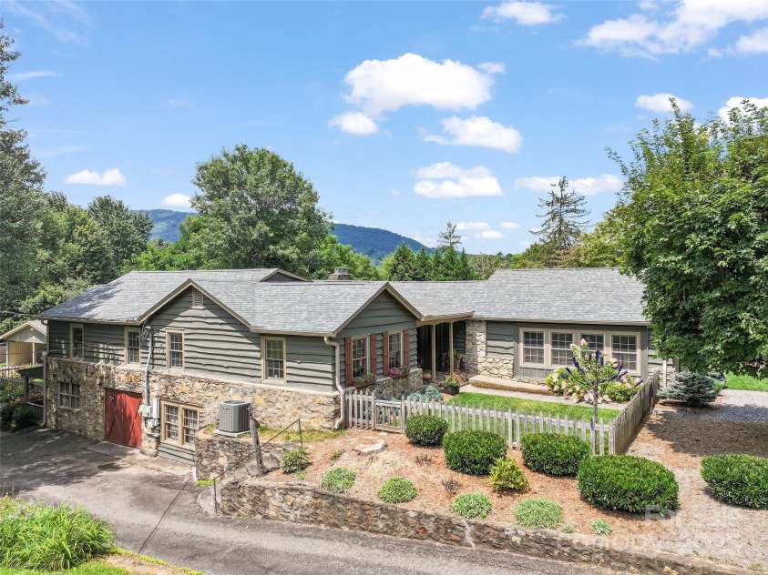 1210 Main Street, Waynesville, NC 28786.  MLS# CAR4272846, YatesRealty ID 21499. 