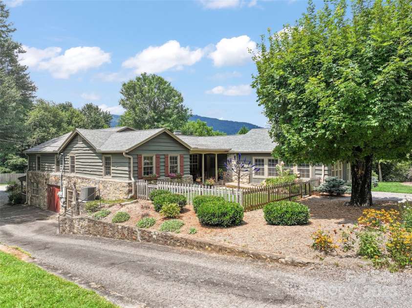 1210 Main Street, Waynesville, NC 28786.  MLS# CAR4272846, YatesRealty ID 21499. 