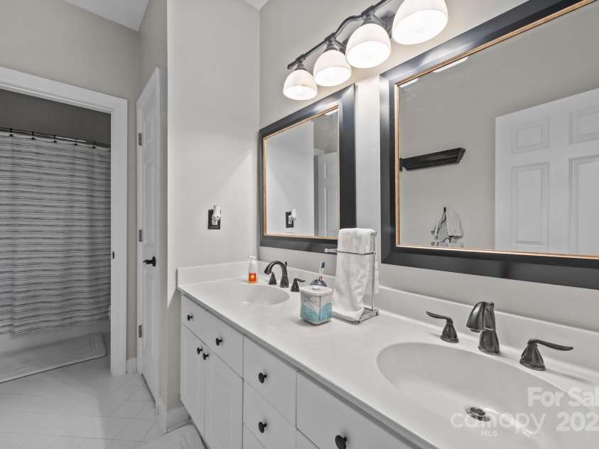 310 Arlington Avenue, Charlotte, NC 28203.  MLS# CAR4282024, YatesRealty ID 215. 