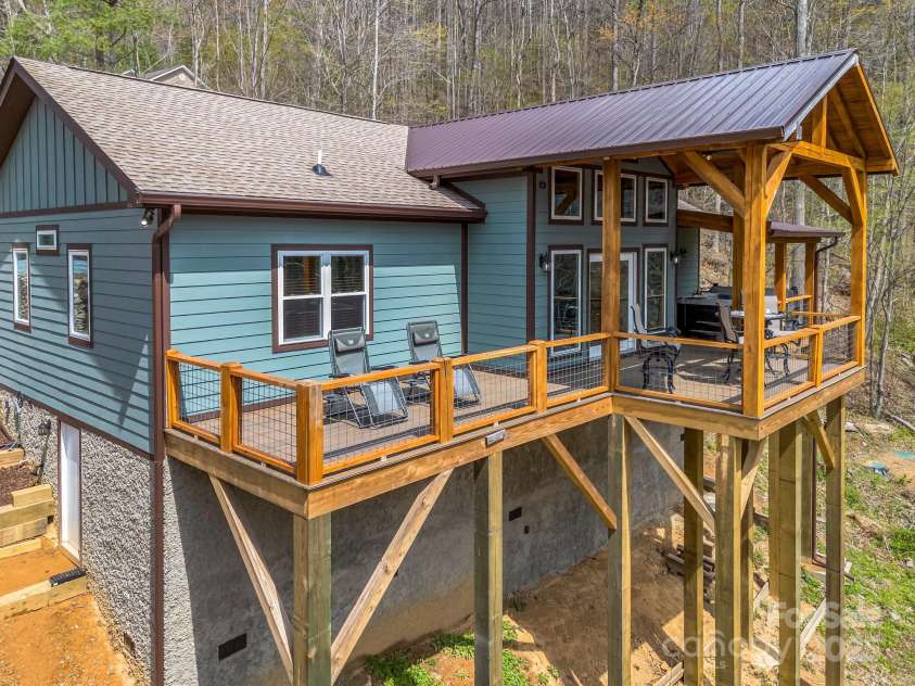 107 Twisted Birch Drive, Hendersonville, NC 28792.  MLS# CAR4328960, YatesRealty ID 2150. 
