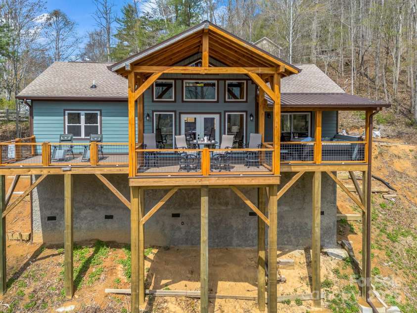 107 Twisted Birch Drive, Hendersonville, NC 28792.  MLS# CAR4328960, YatesRealty ID 2150. 