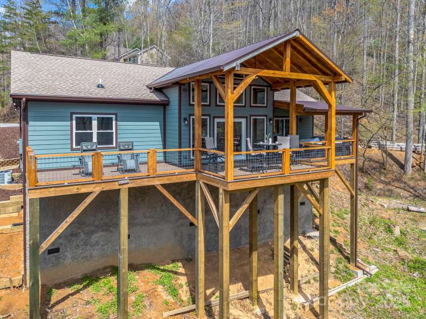 107 Twisted Birch Drive, Hendersonville, NC 28792.  MLS# CAR4328960, YatesRealty ID 2150. 