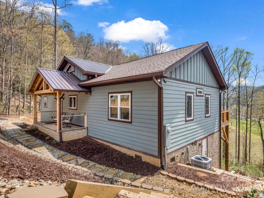 107 Twisted Birch Drive, Hendersonville, NC 28792.  MLS# CAR4328960, YatesRealty ID 2150. 