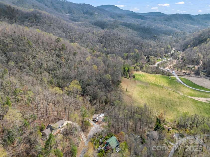 107 Twisted Birch Drive, Hendersonville, NC 28792.  MLS# CAR4328960, YatesRealty ID 2150. 