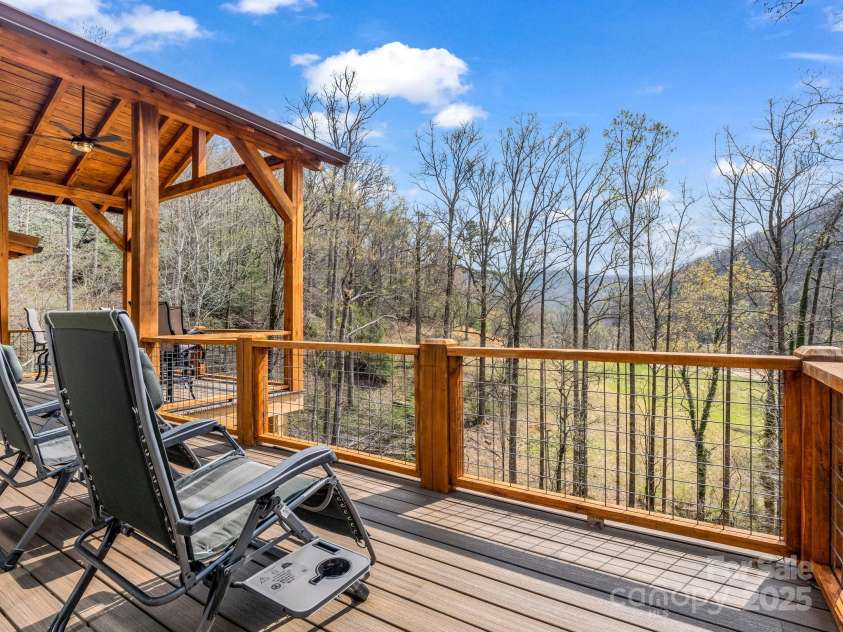 107 Twisted Birch Drive, Hendersonville, NC 28792.  MLS# CAR4328960, YatesRealty ID 2150. 